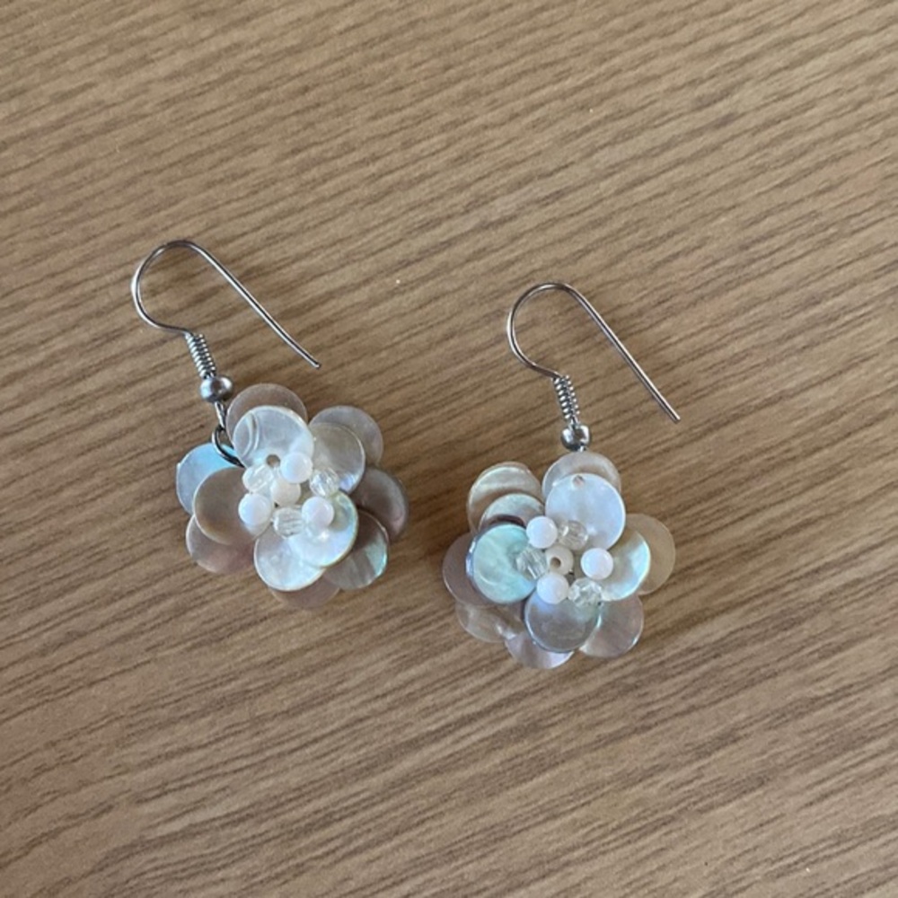 Floral Earrings Pearlescent